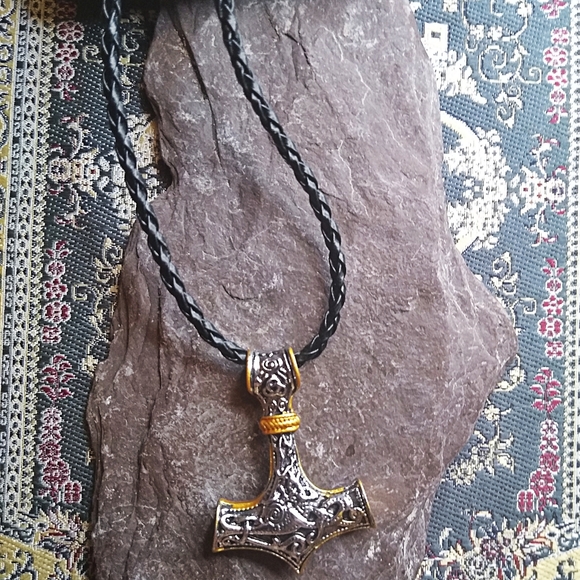 Nordic Hammer Necklace - Picture 3 of 4